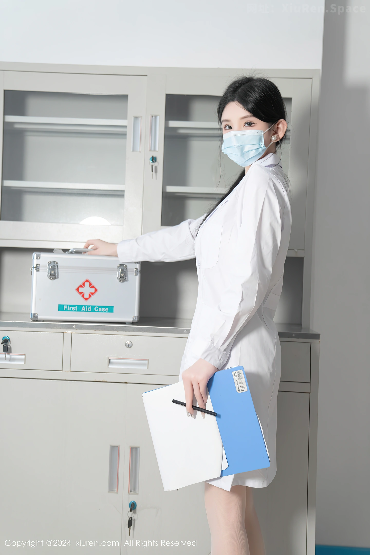 图片[4]-[XiuRen秀人网]VOL.8481 女神周于希Sally女医生主题白大褂下性感内衣配白丝袜诱惑写真80P-秀人网官方网站